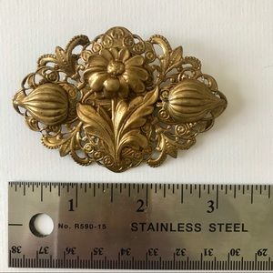 Vintage Jewelry - Vintage Stamped Filigree Flower Pin Brass Tone Vintage Jewelry - Vintage Stamped Filigree Flower Pin Brass Tone